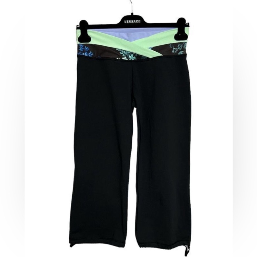 Lululemon Dharana crop -black with lime/floral